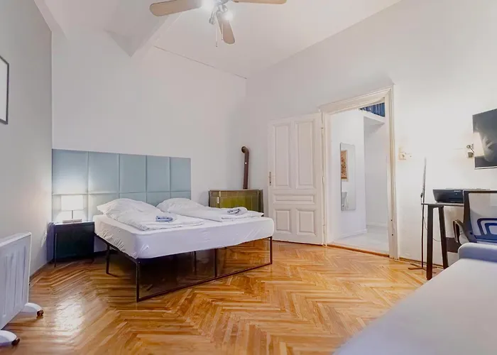 5-min To Danube , Stylish 1br Apt, For Longstays فيينا