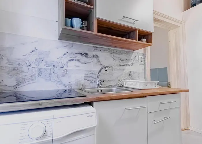 5-min To Danube , Stylish 1br Apt, For Longstays شقة