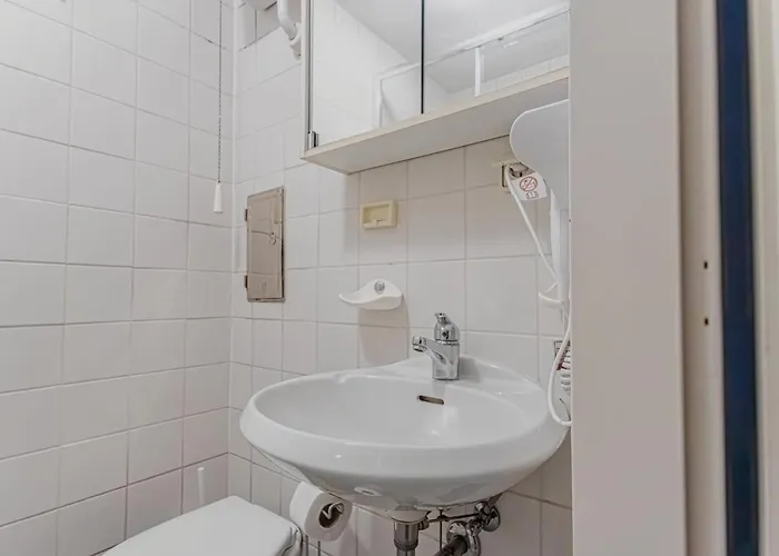 5-min To Danube , Stylish 1br Apt, For Longstays شقة فيينا
